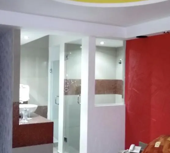 Rossel Plaza Hotel *