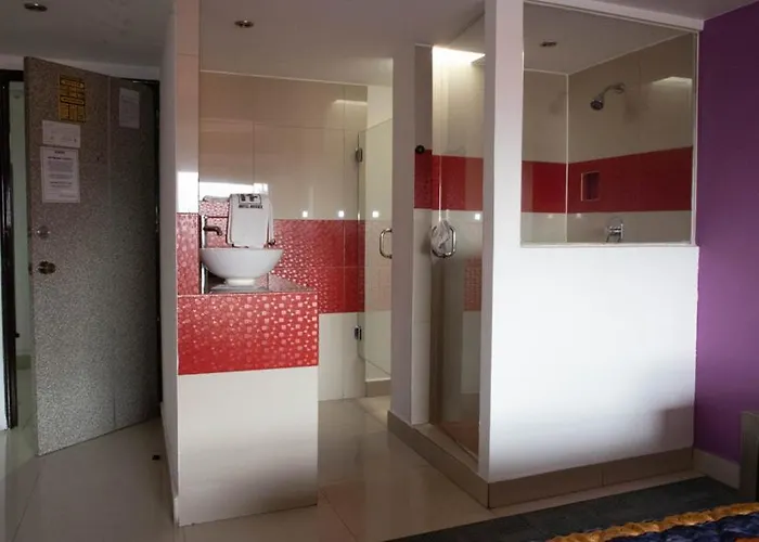 Rossel Plaza Hotel *