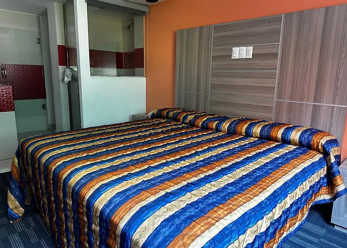 Rossel Plaza Hotel *